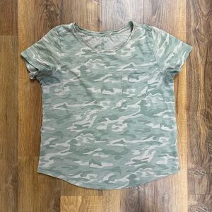 Gap Easy Tee 100% cotton Camo scoop neck top size M